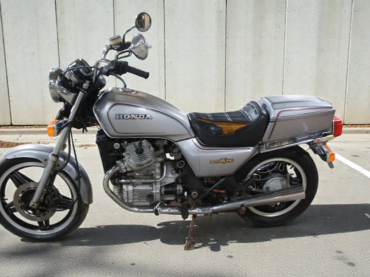 1982-honda-gl500-silver-wing-motorcycle-image-4