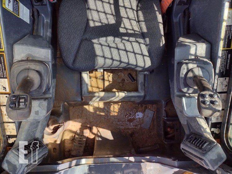 2023-deere-325g-image-10