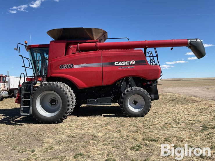 2011-case-ih-6088-image-8