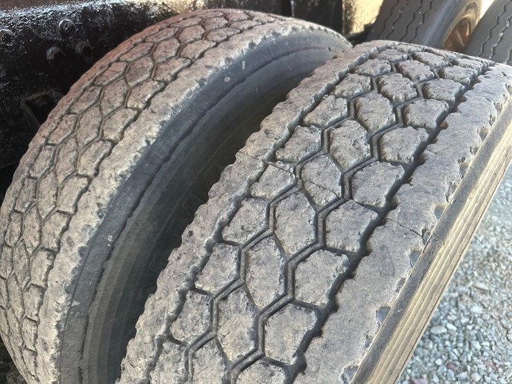 2012-international-7600-image-71