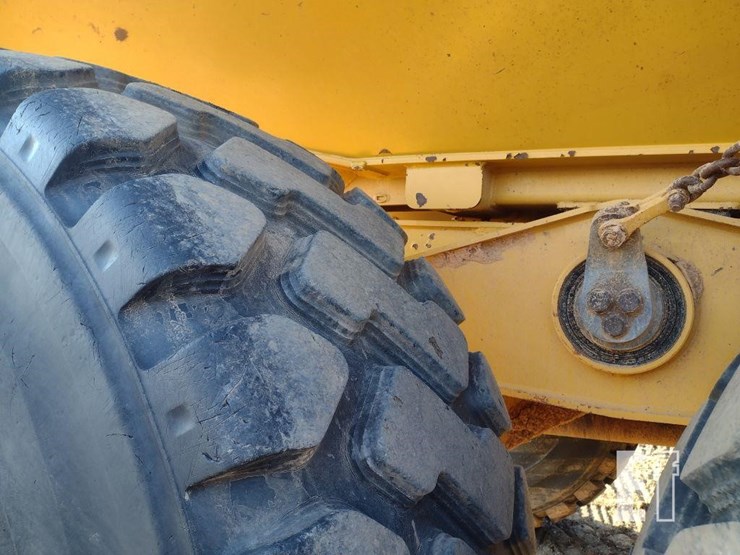 2019-caterpillar-745-image-23