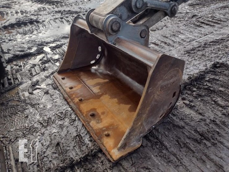 2020-volvo-ec220e-lr-image-18