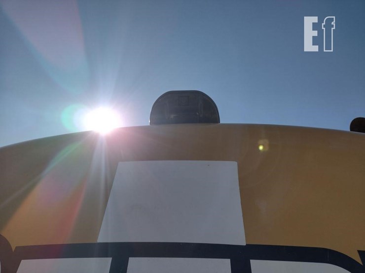 2014-deere-245g-lc-image-38