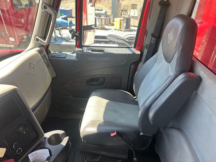 2012-international-7600-image-34