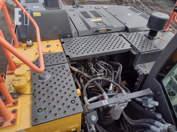 2020-volvo-ec220e-lr-image-45