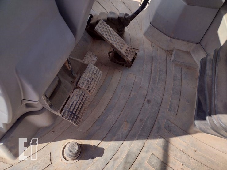 2011-caterpillar-420e-image-12