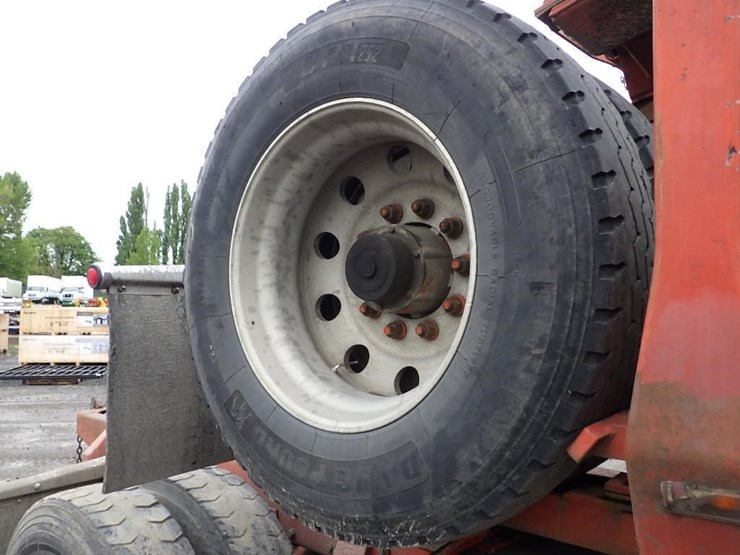 2016-peterbilt-3-axle-logging-truck-image-24