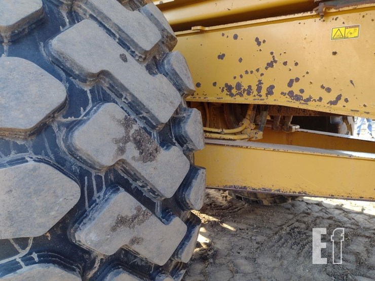2019-caterpillar-745-image-24