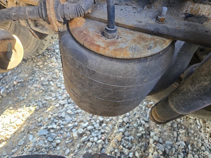 2013-peterbilt-386-image-34