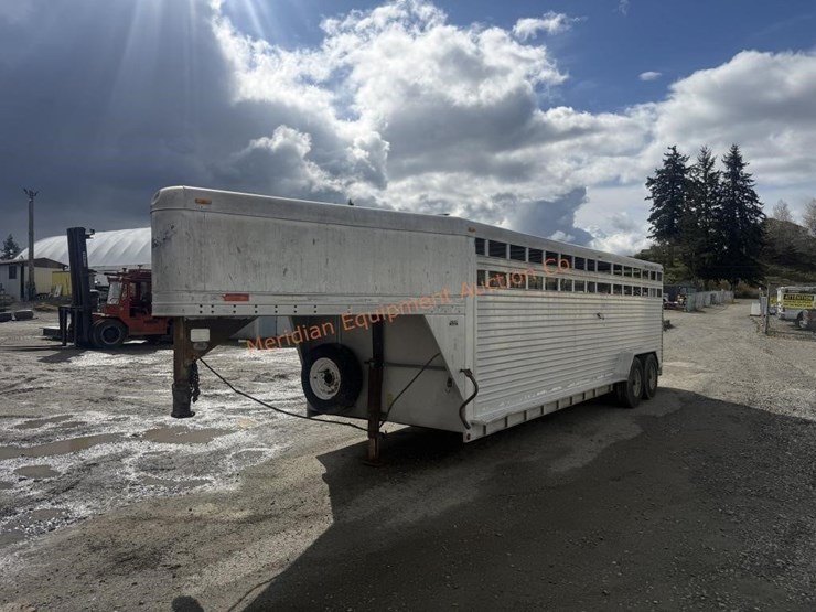 1996-featherlite-8120-image-1