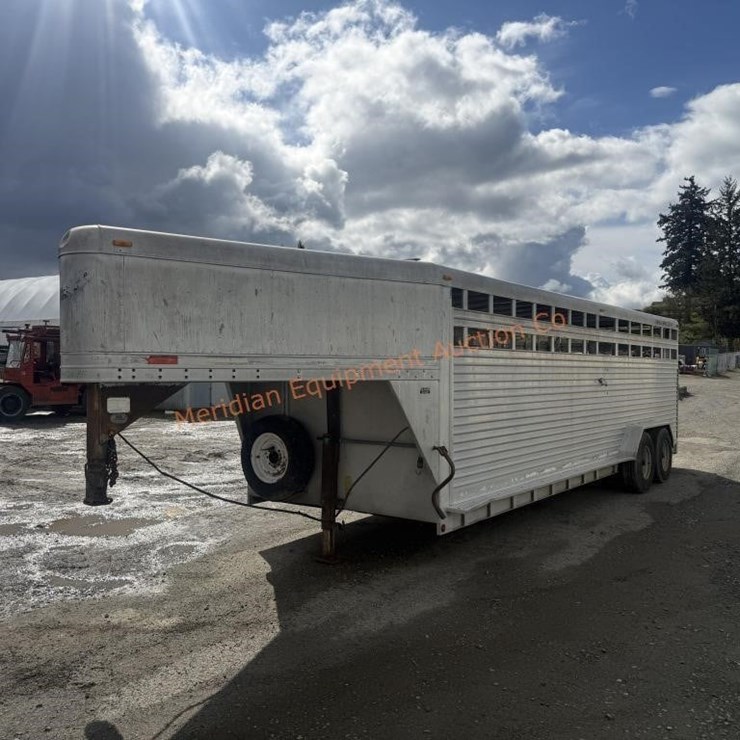 1996 FEATHERLITE 8120