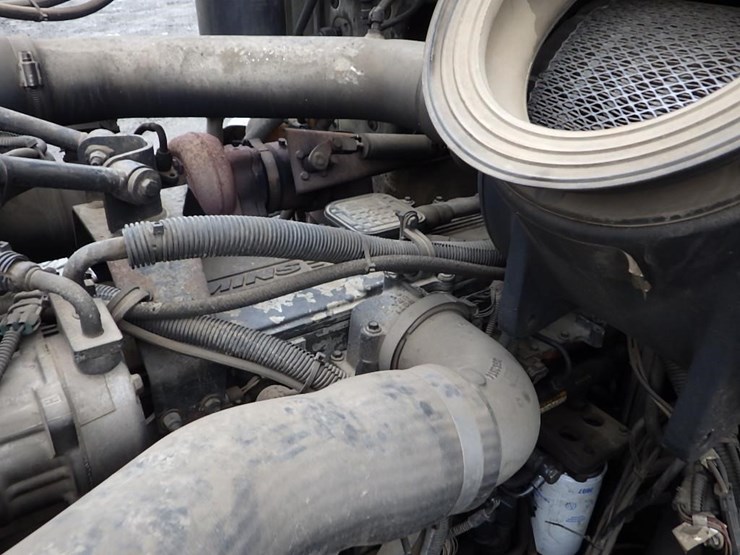 2005-peterbilt-pb330-22'-t/a-fuel-lube-truck-image-45