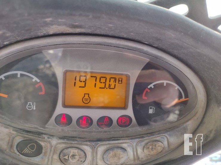 2016-bobcat-s570-image-6