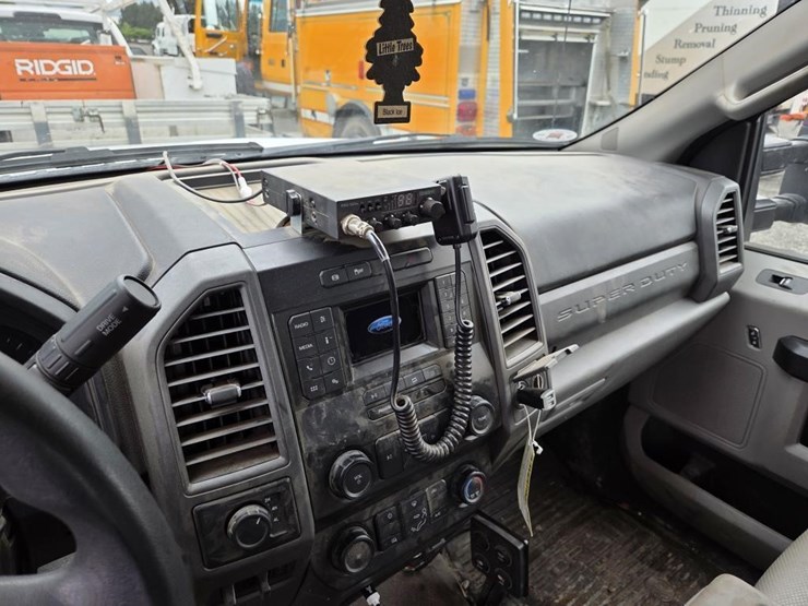 2022-ford-f550-image-10