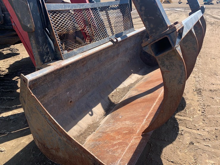 2011-case-ih-puma-140-tractor-image-28