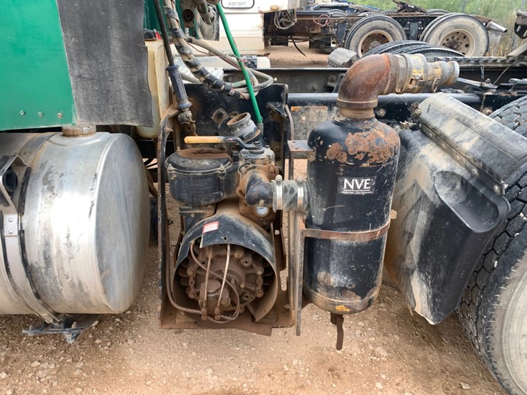 2010-kenworth-t660-image-4