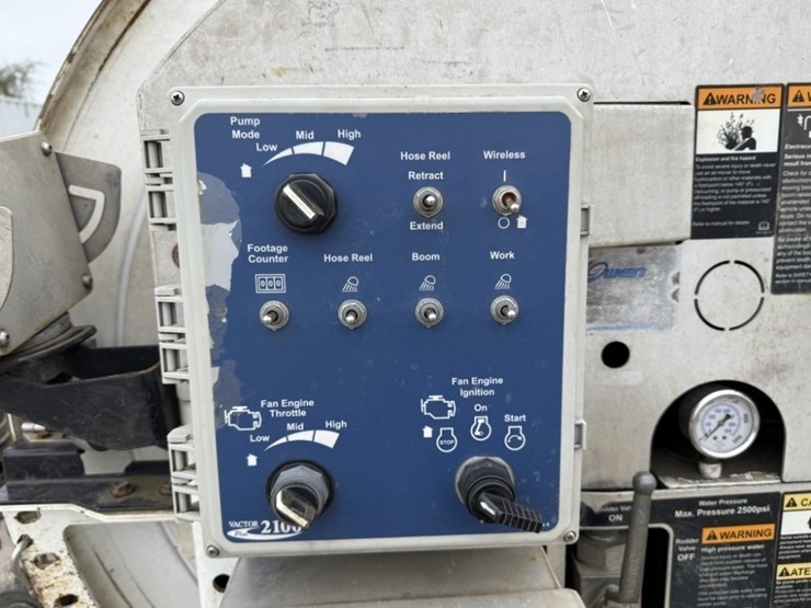 2012-international-7600-image-10