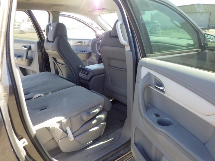 2017-chevrolet-traverse-image-8