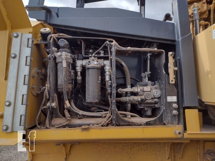 2013-deere-700k-lgp-image-45