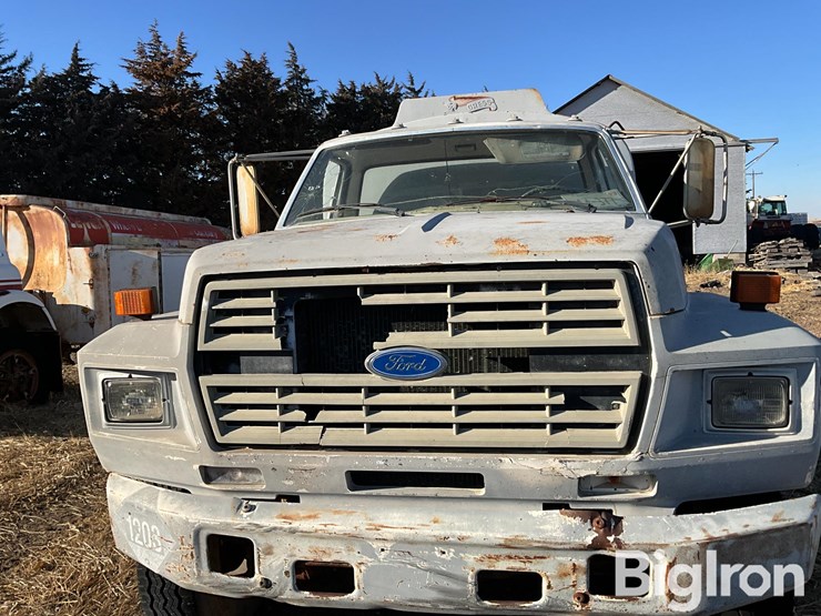 1983-ford-f800-image-2