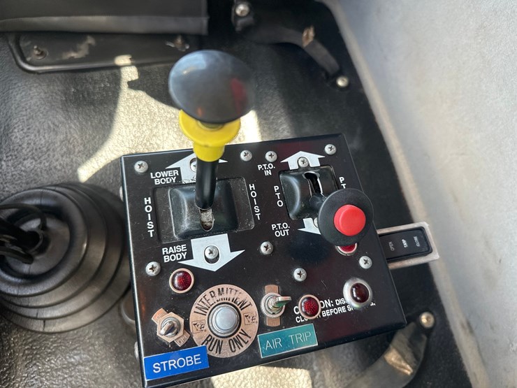 2012-international-7600-image-33