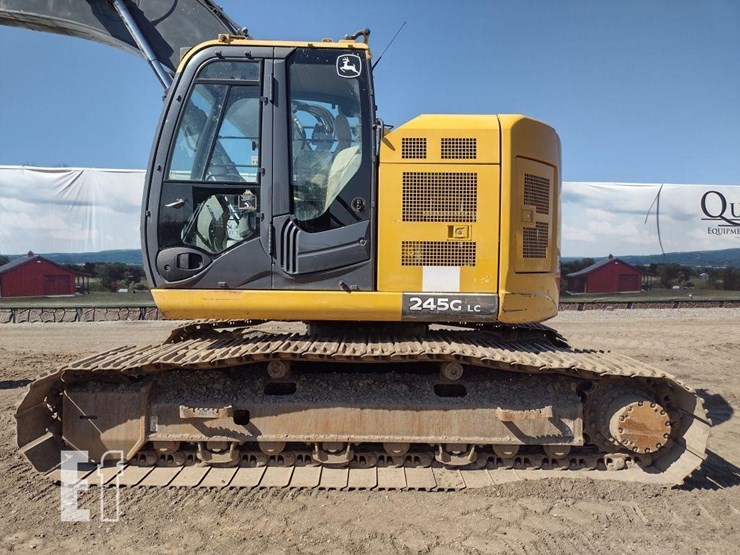 2014-deere-245g-lc-image-15