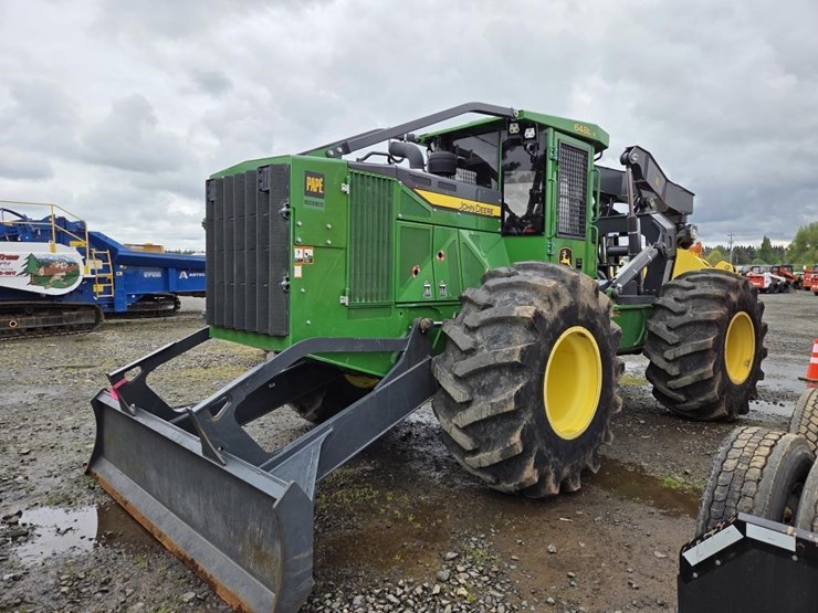 2022-deere-648l-image-1