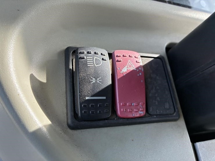 2008-massey-ferguson-6485-image-23