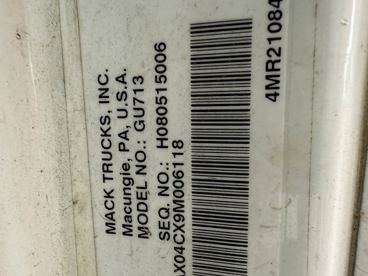 2009-mack-granite-gu713-image-23