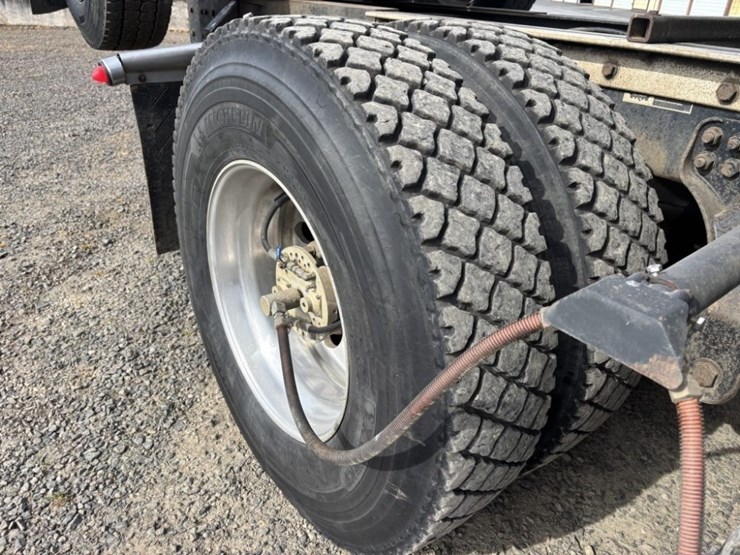 2019-kenworth-t880-image-13