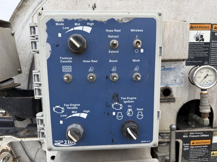 2012-international-7600-image-12