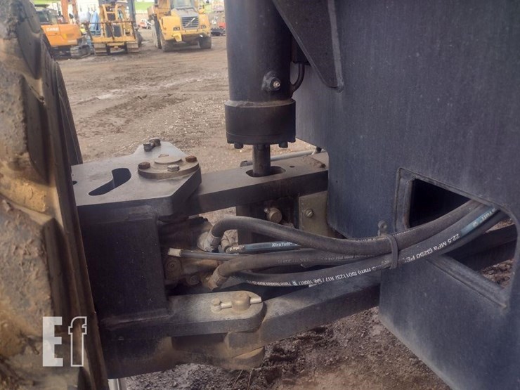 2013-jlg-800s-image-21