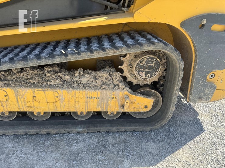 2019-gehl-vt320-image-10