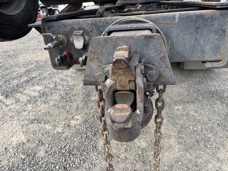 2022-peterbilt-567-image-29