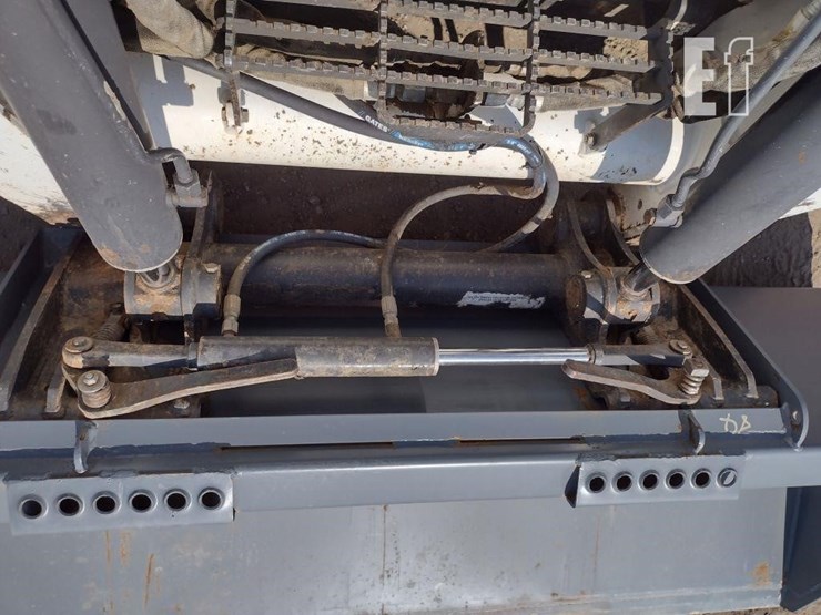 bobcat-t870-image-21