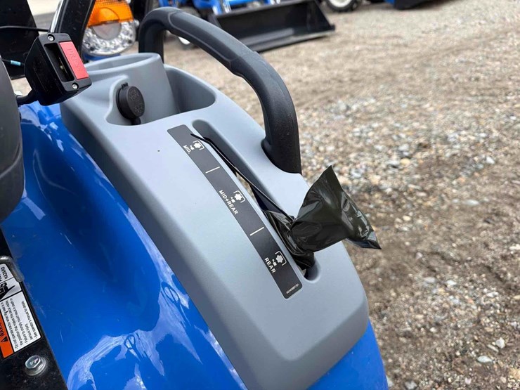 new-holland-workmaster-25s-image-15