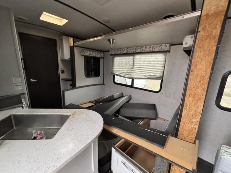 2020-premier-bl19fbpr20-travel-trailer-image-28