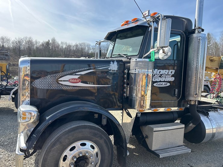 peterbilt-388-image-14
