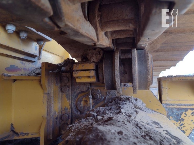 2013-deere-700k-lgp-image-31