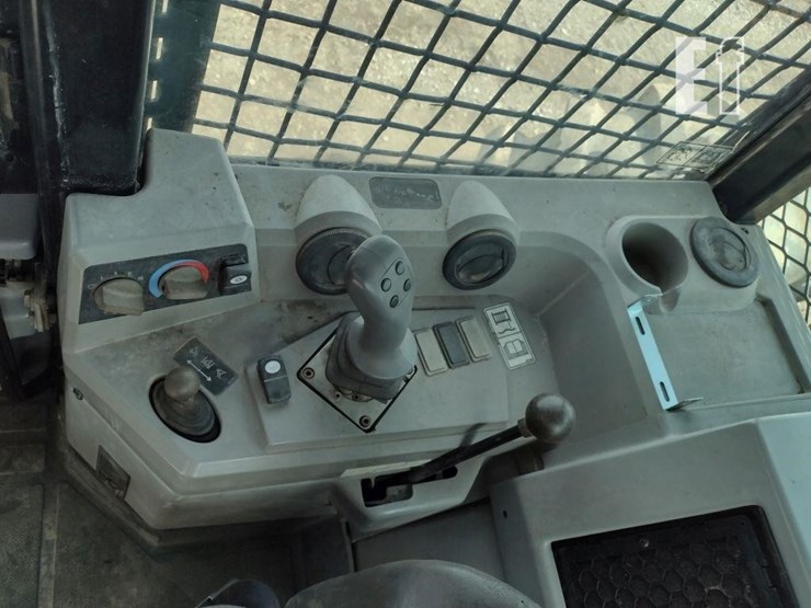 2011-caterpillar-525c-image-8