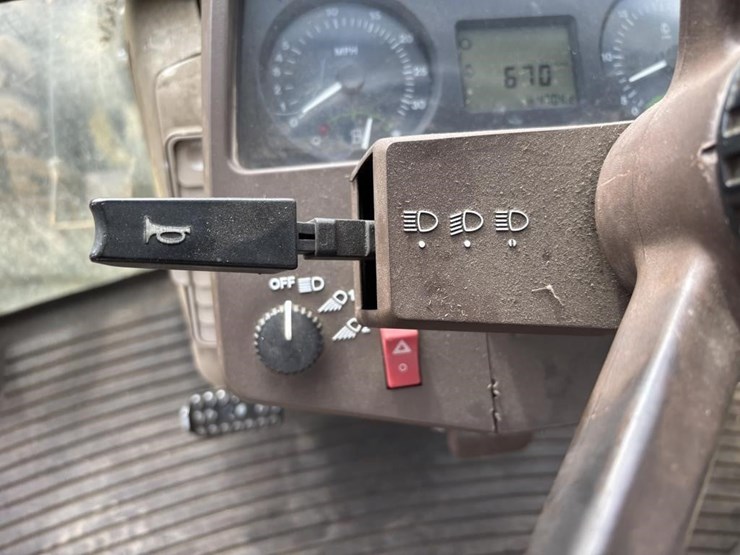 2001-john-deere-6410-image-37