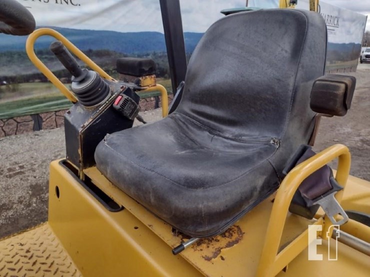 2006-caterpillar-cb-334e-image-9