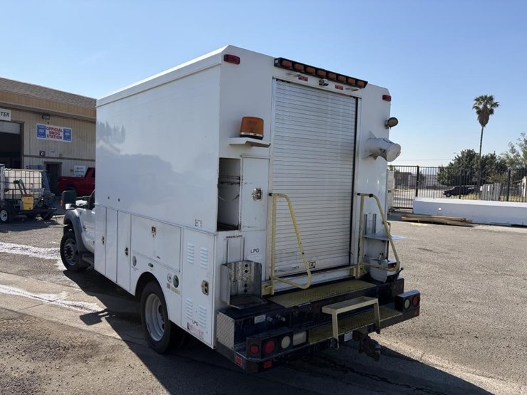 2012-ford-f550-image-4