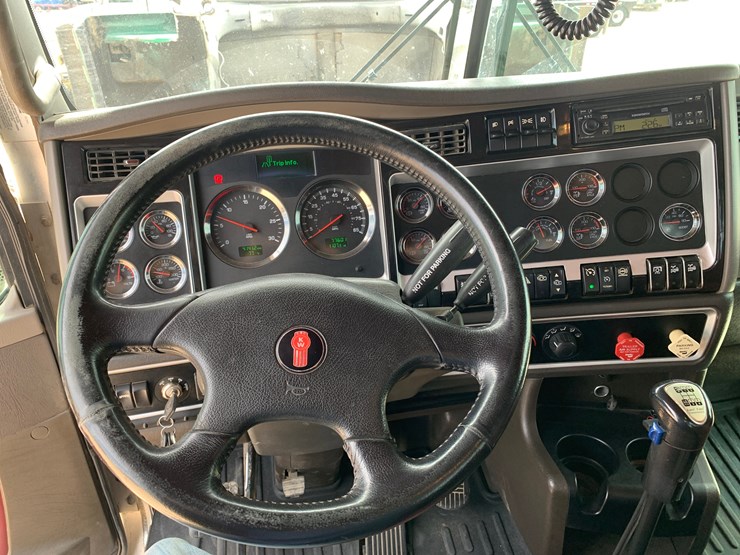 2013-kenworth-t800-image-19