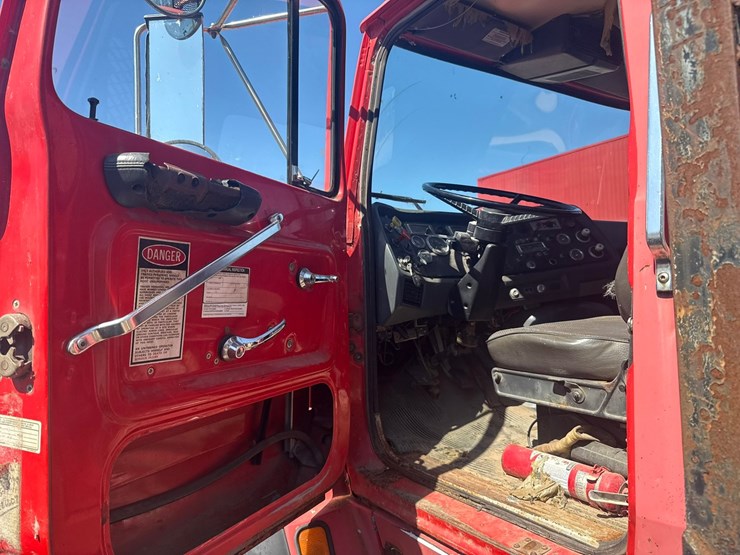 1996-ford-l9000-image-70