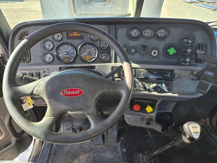 2013-peterbilt-386-image-58
