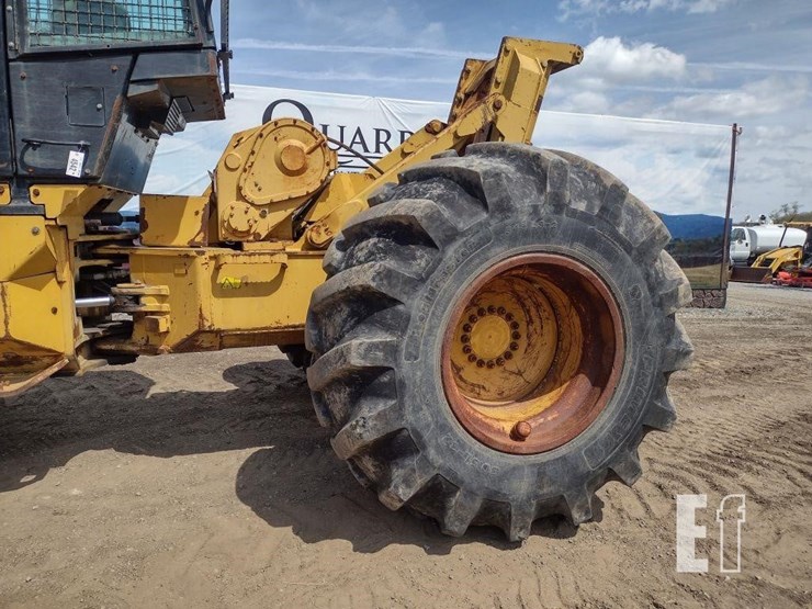 2011-caterpillar-525c-image-13