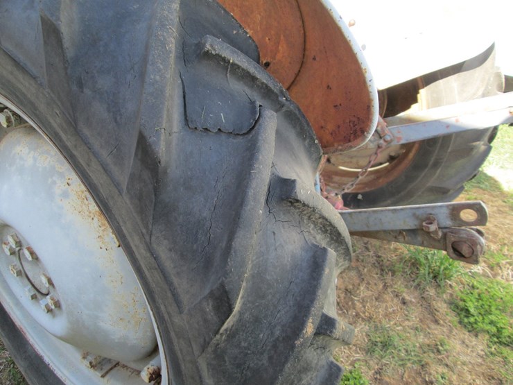 1950-ford-tractor-image-5