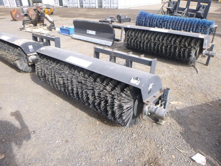jct-72"-skid-steer-angle-broom-image-1