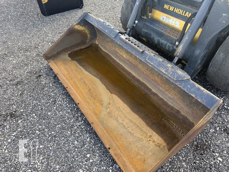 2016-new-holland-l220-image-9